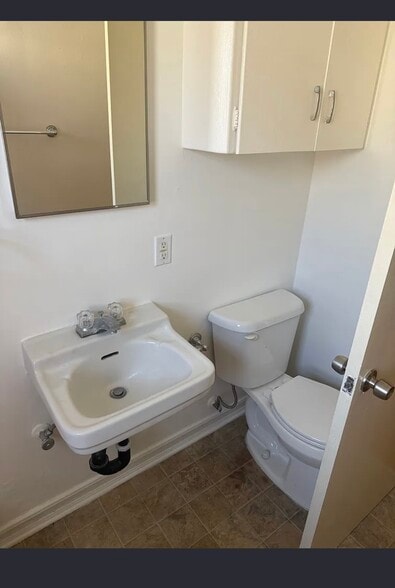 Building Photo - 2514 N Glenoaks Blvd