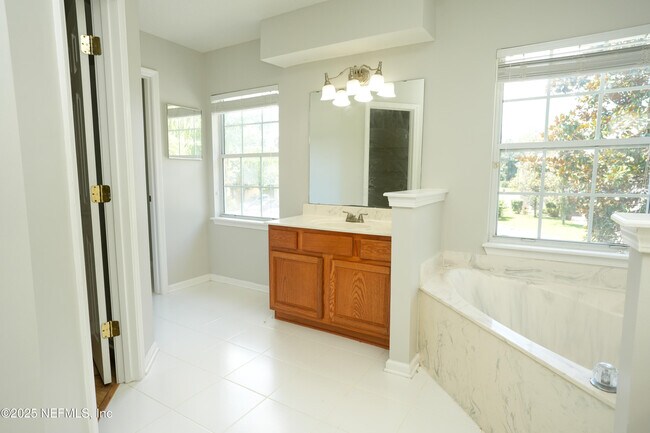Building Photo - 348 W Tropical Trce