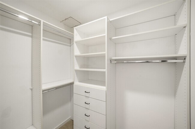 Building Photo - 1302 Rosalie St