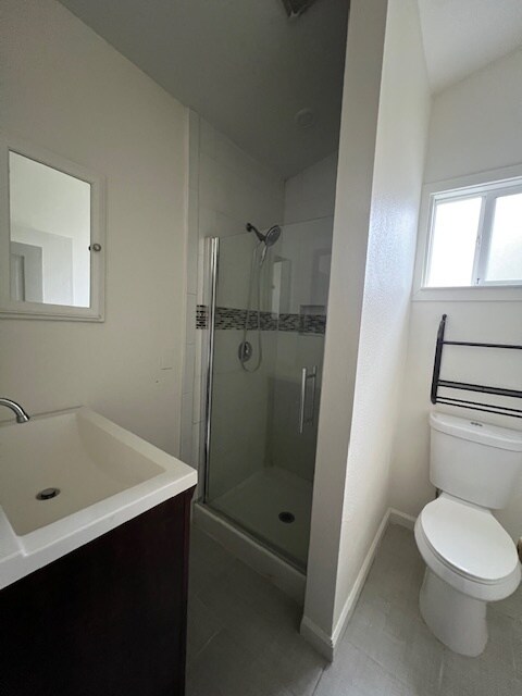 Building Photo - 278 E 9th St