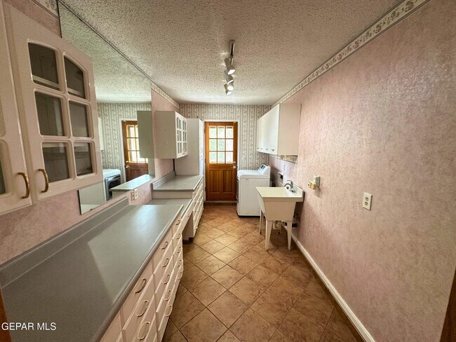 Building Photo - 1067 Villa Linda Way