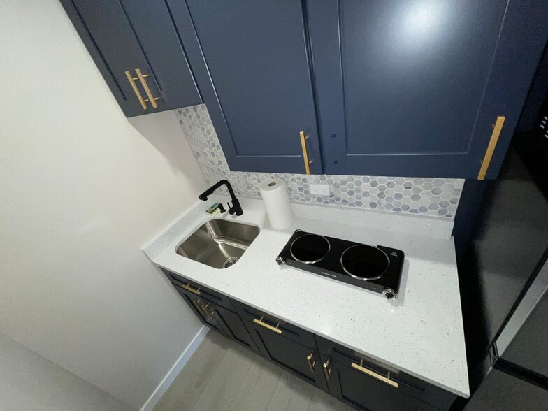 Couinter top stove. - 13308 Phoenix Dr