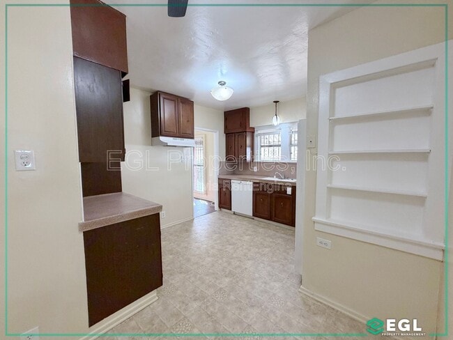 Building Photo - 4861 W 23rd St