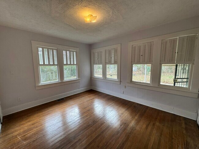 Building Photo - 435 Alta Woods Blvd