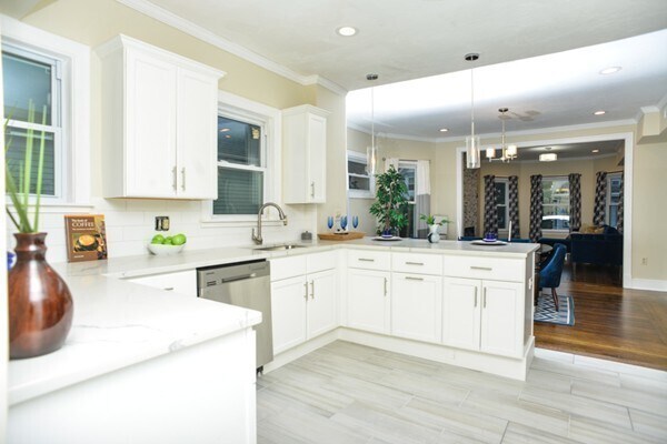 Building Photo - 30 Larchmont St