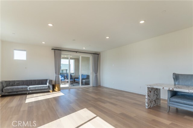 Building Photo - 301 Baluster