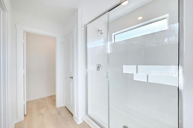 Building Photo - Modern Comfort in Avery Centre – Ready for You!