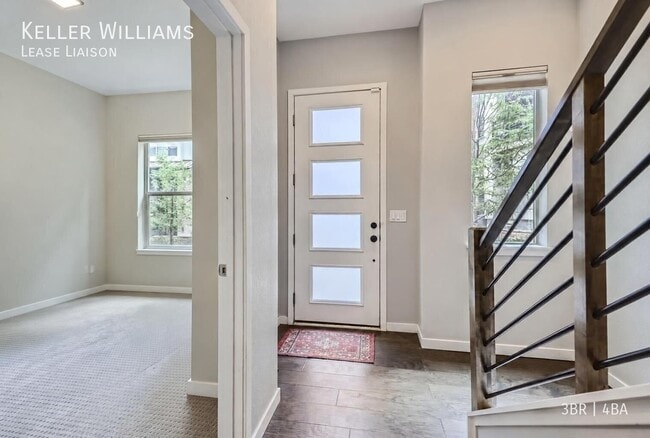 Building Photo - 427 Primrose Ln