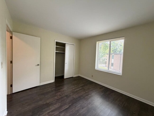 Building Photo - 2601 Hillsboro Pike