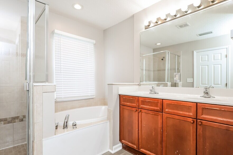 Building Photo - 276 Porta Rosa Circle
