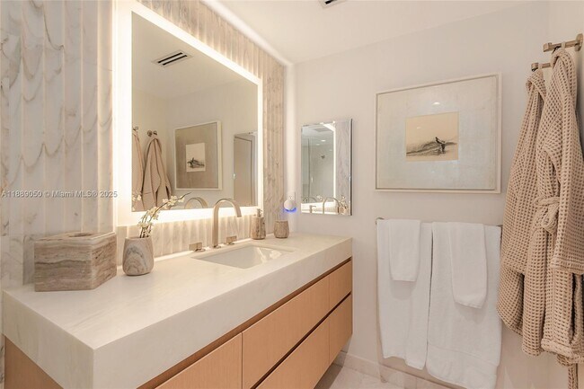 Building Photo - 2301 Collins Ave