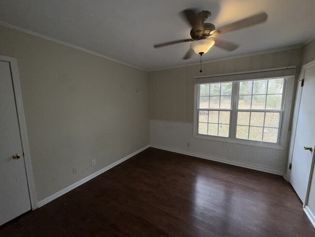 Building Photo - 1081 S Church St