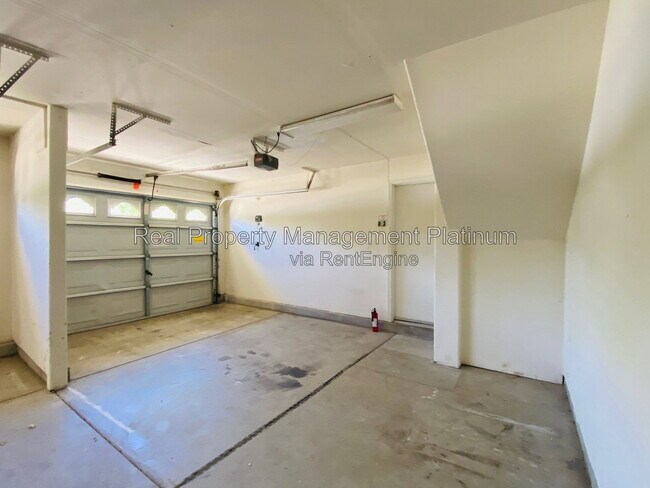 Building Photo - 7115 N Cecelia Ave