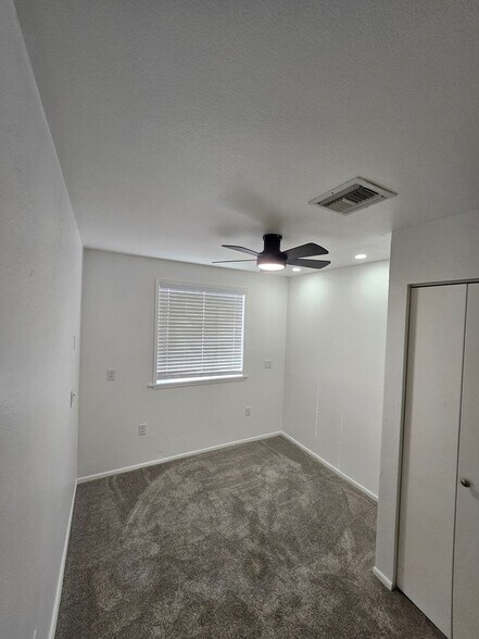 Building Photo - 1080 Hillside Dr