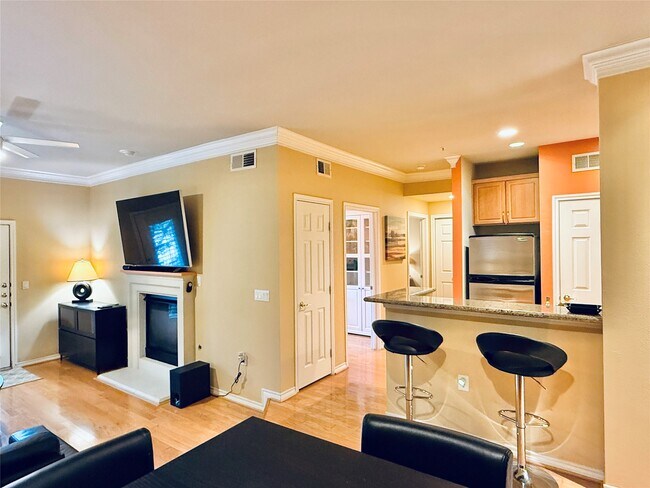 Building Photo - 2400 McCue Rd