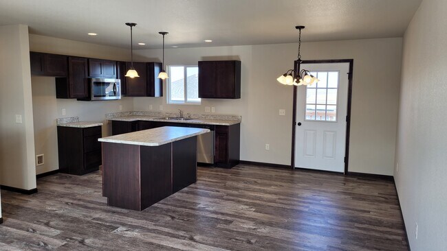 Building Photo - 628 Abraham Ct