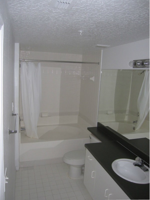 Building Photo - Unbeatable Value! 1BR Condo in Gated Palms Club – Pool, Gym & More!