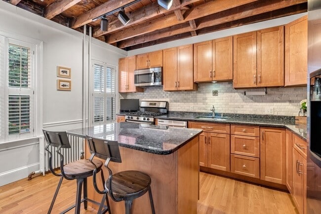 Building Photo - 9R Salem St Ave