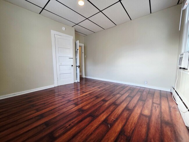 Building Photo - 20 Walnut St