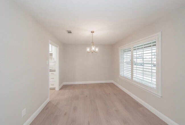 Building Photo - 4904 Arborlawn Dr