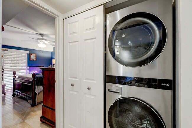 Building Photo - 4770 Brittany Dr S