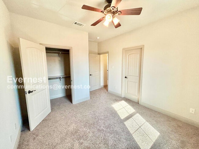 Building Photo - 4417 Villa Dr