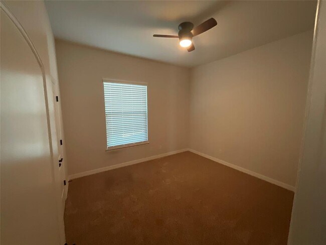 Building Photo - 313 Bedford Dr