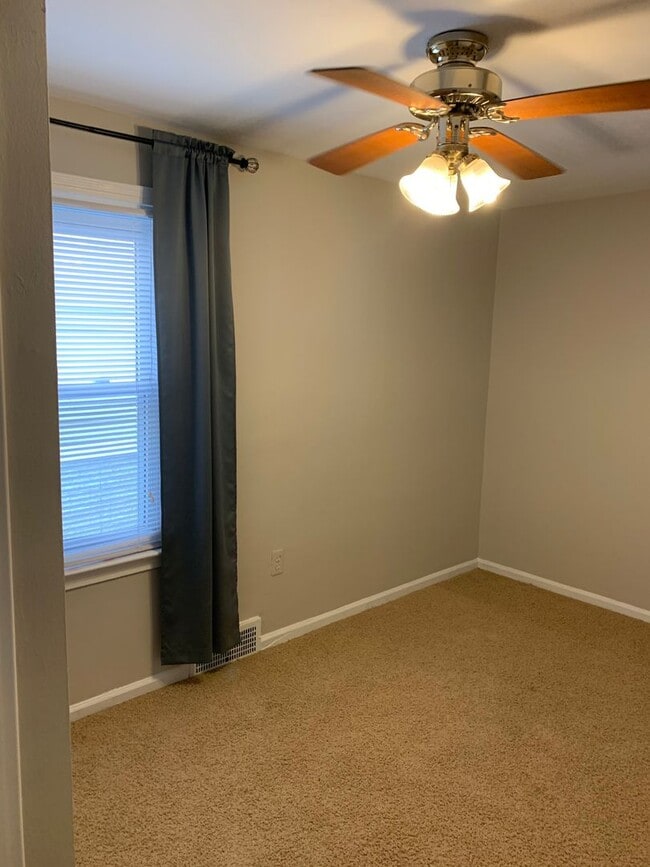 Building Photo - Royal Oak Duplex - Fairgrove