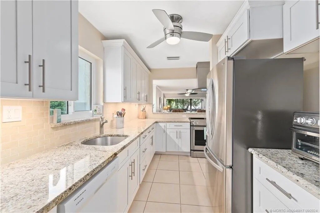 Updated Kitchen - 175 SE Saint Lucie Blvd