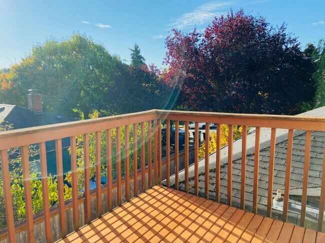 Building Photo - $1000 Off Before November 1st! 3 Bedroom i...