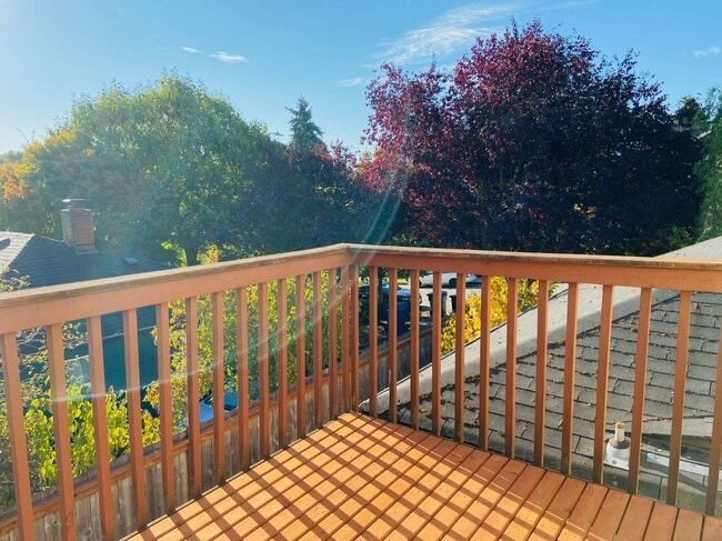 Building Photo - Cute 3 Bedroom Home in the Heart of West S...