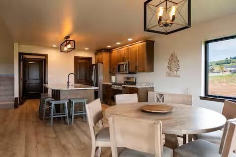 Building Photo - 7758 Brooks Lp