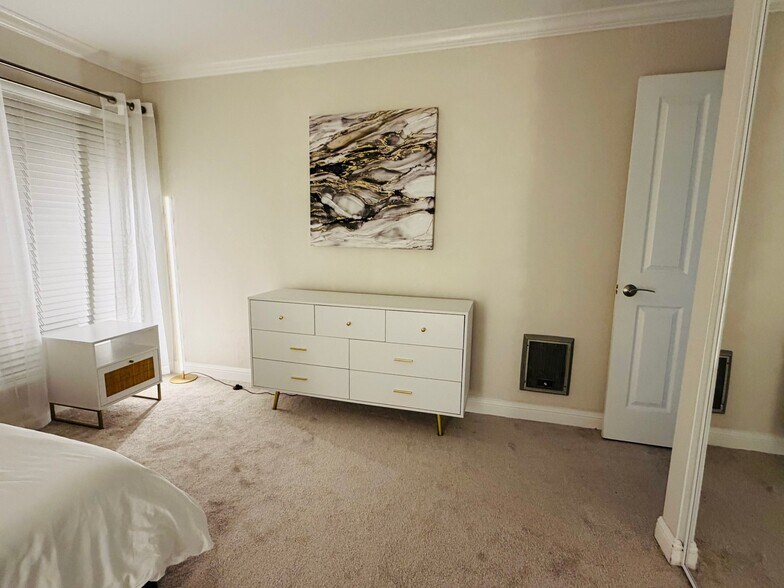 Building Photo - 8985 Alcosta Blvd