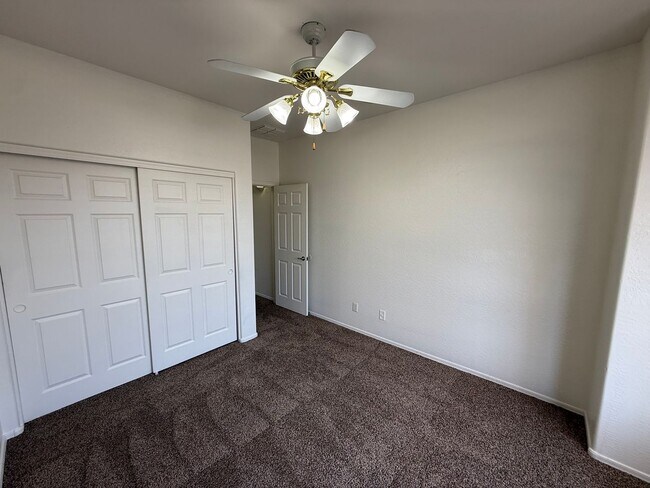 Building Photo - BRAND NEW CARPET 3 Bedroom 2 Bathroom Spacious Floorplan!