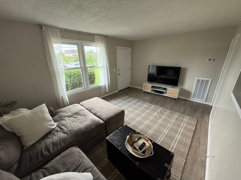 Living Room - 101 Evergreen Circle