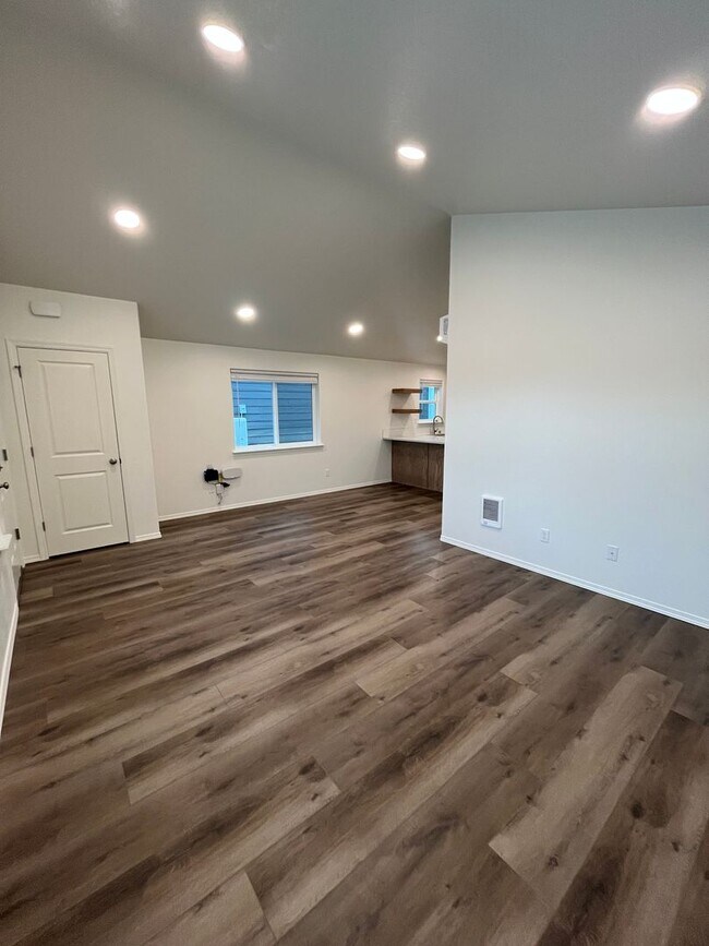 Building Photo - Single Level Home in New SunRidge Community
