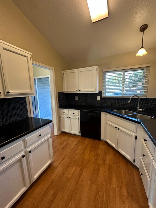 Building Photo - 2371 Sample Ave