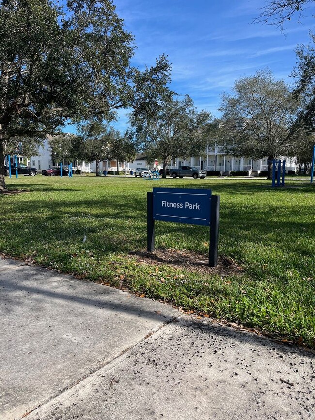 Building Photo - 2/2.5 Key West Townhome in Magnolia Square