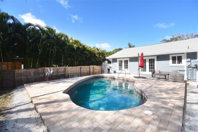 Building Photo - 2450 Hawthorne St