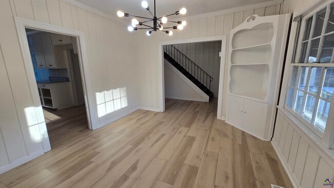 Building Photo - 621 Forest Hill Rd