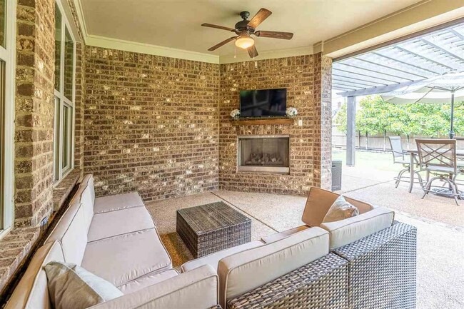 Building Photo - 1357 Carmony St