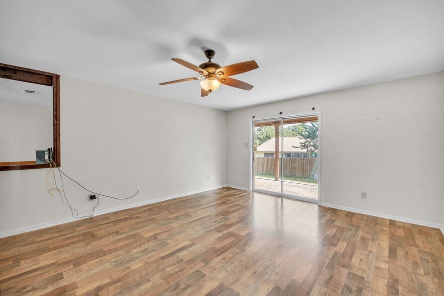 Building Photo - 613 Manning Dr