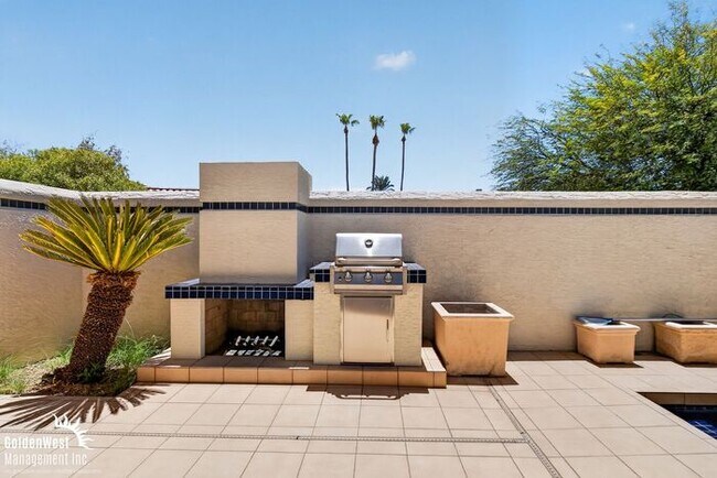 Building Photo - Beautiful 2Bdm 2Ba Home Located in the Biltmore Area!