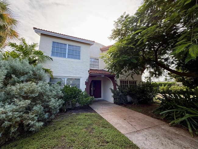 Primary Photo - 1212 N Palmway