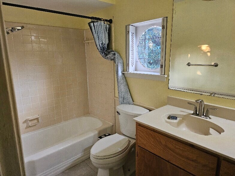 Building Photo - 1942 Mediamolle Dr