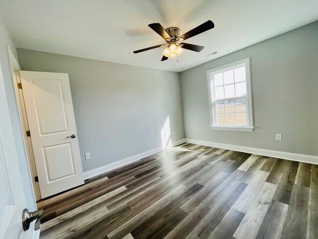 Building Photo - Adorable 2bd/2.5ba cottage in downtown Aynor - Ready for move in!!