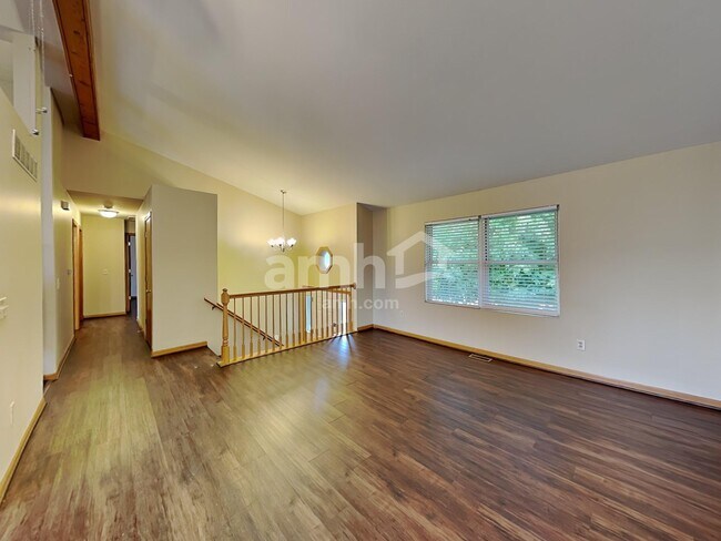 Building Photo - 204 Inverness Trl