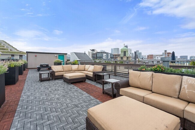 Building Photo - 36 A St
