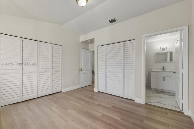 Building Photo - 810 NE 212th Terrace