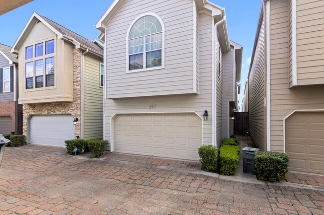 Building Photo - 2917 Clinton Dr